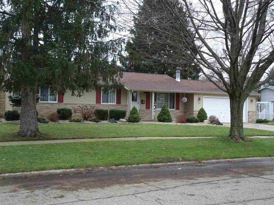 549 Spring Ln, Flushing, MI 48433 - photo 1