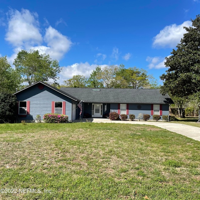 132 Crestwood Dr., Interlachen, FL