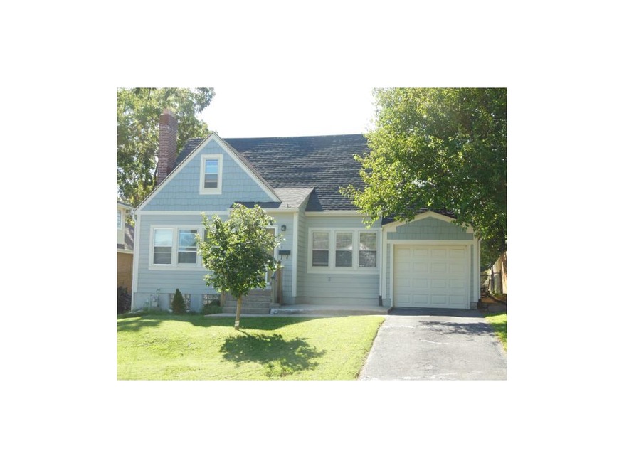 Roof 3 yrs, extra drive (on left) for add'l off st