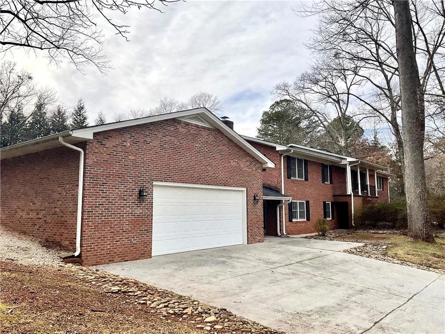 30 Lakeshore Dr, Walhalla, SC 29691 MLS 20267831