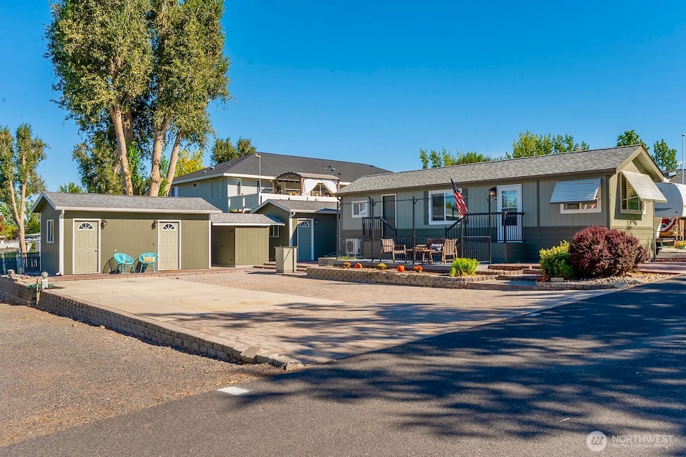 7037 Highway 262 E unit 58/59, Othello, WA 99344 - photo 1