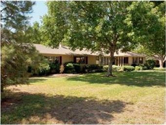 1610 E 15th St, Georgetown, TX 78626 - photo 1