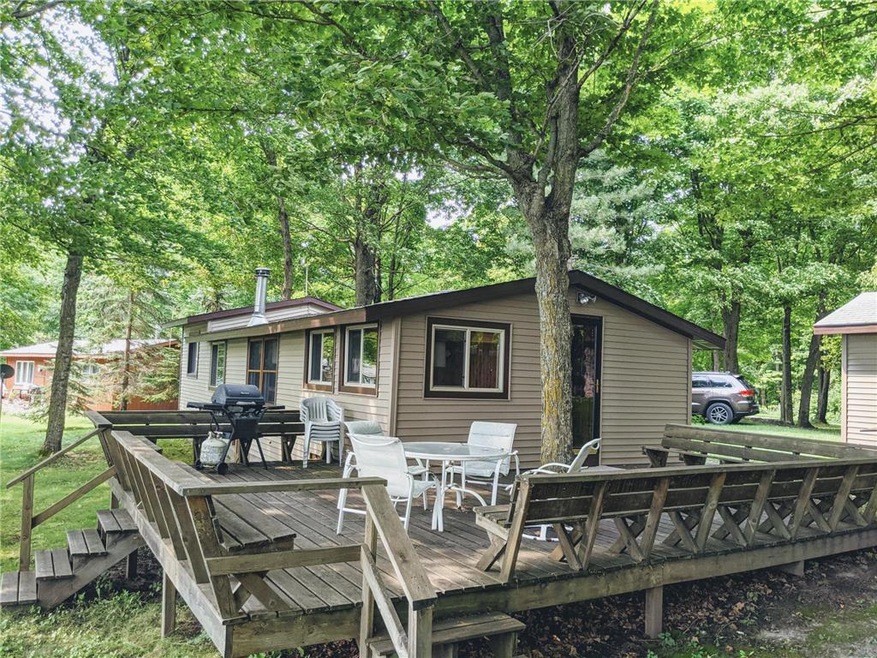 Cabin & Lakeside Deck