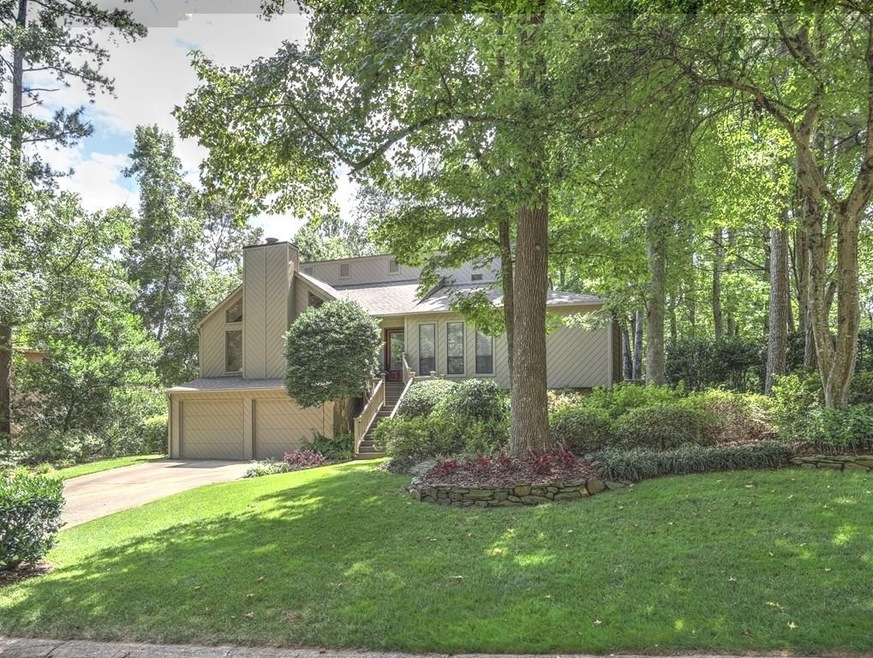 Well cared for soft contemporary in the heart of E