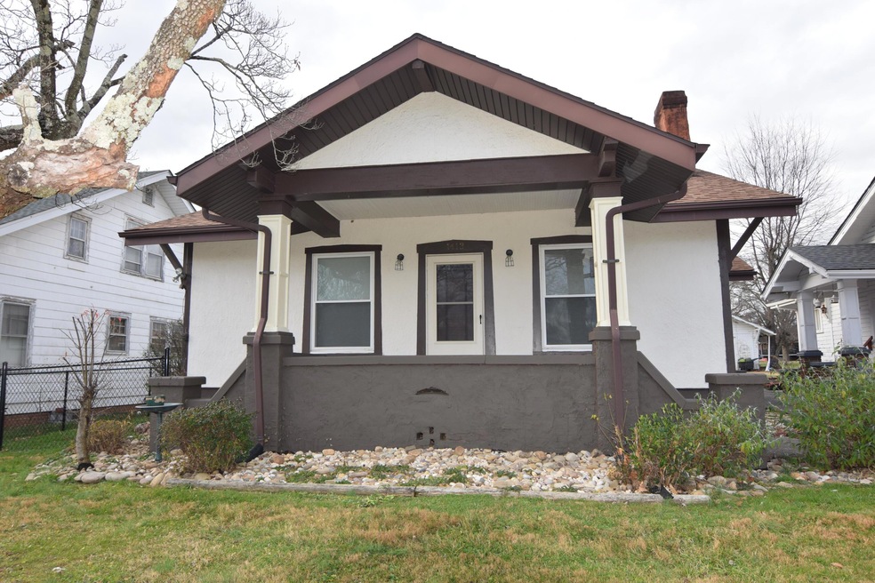 1413 E Unaka Ave, Johnson City, TN 37601 - photo 1