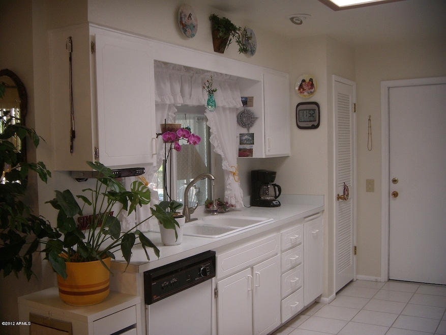 LIGHT AND BRIGHT KITCHEN