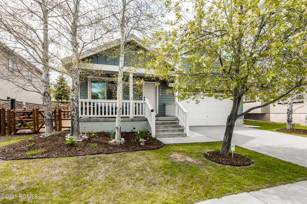 0_Exterior_high_3677617