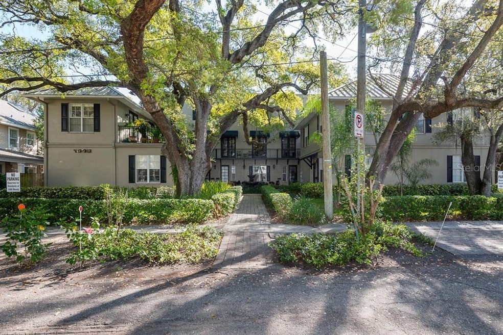 Welcome home to this luxury three story block construction townhouse! Located in coveted New Suburb Beautiful, nestled between Parkland, SoHo and Hyde Park with walking to Berns, Bellas, Hyde Park Village and Bayshore.