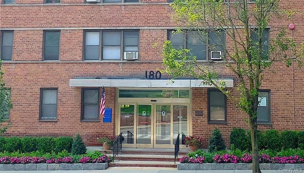 Welcome to Overbrook Hall. A desirable commuter's dream... down the street from Metro-North and only steps away from all that Hartsdale has to offer.