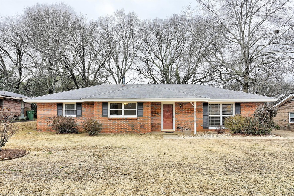 Welcome home to 233 W Vanderbilt Loop!
