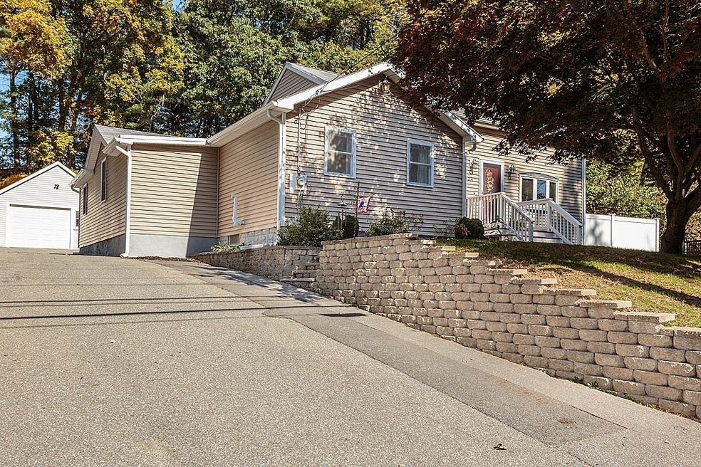 934 Merrimack Ave, Dracut, MA 01826 - photo 1