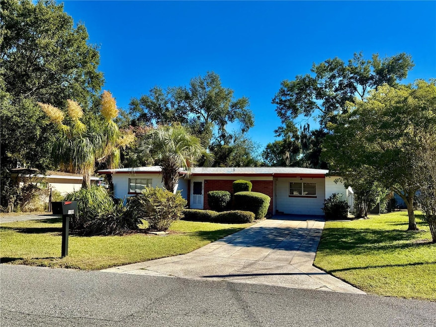 1108 Lee St, Leesburg, FL 34748 - photo 1