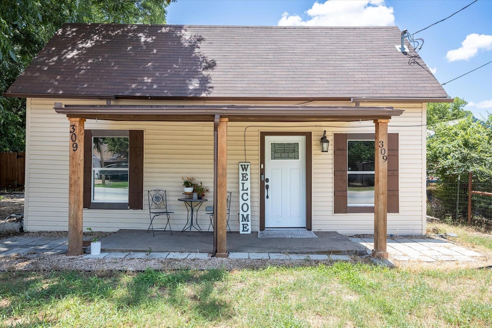 309 W 4th St, Weatherford, TX 76086 - photo 1