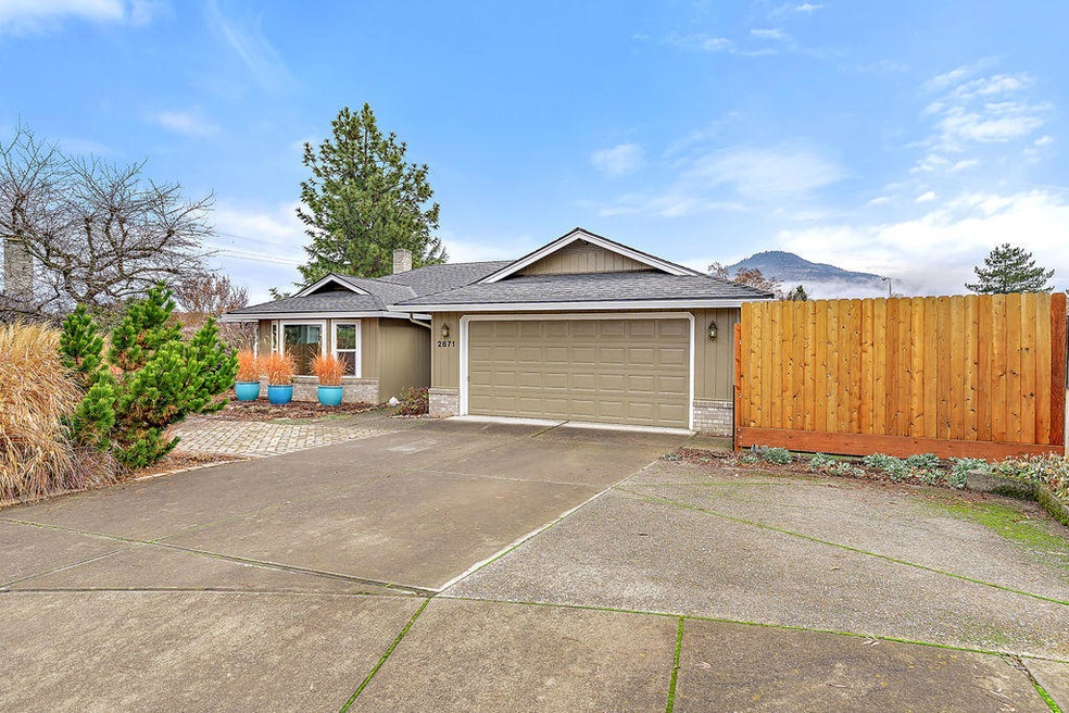 2871 Pinecrest Ct, Medford, OR 97504 - photo 1