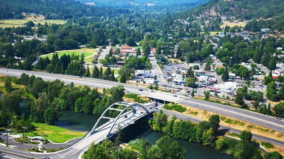 408 Cypress Ave, Rogue River, OR 97537 - photo 1