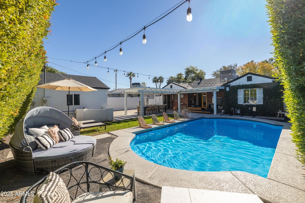 332 W Cambridge Ave, Phoenix, AZ 85003 - photo 1