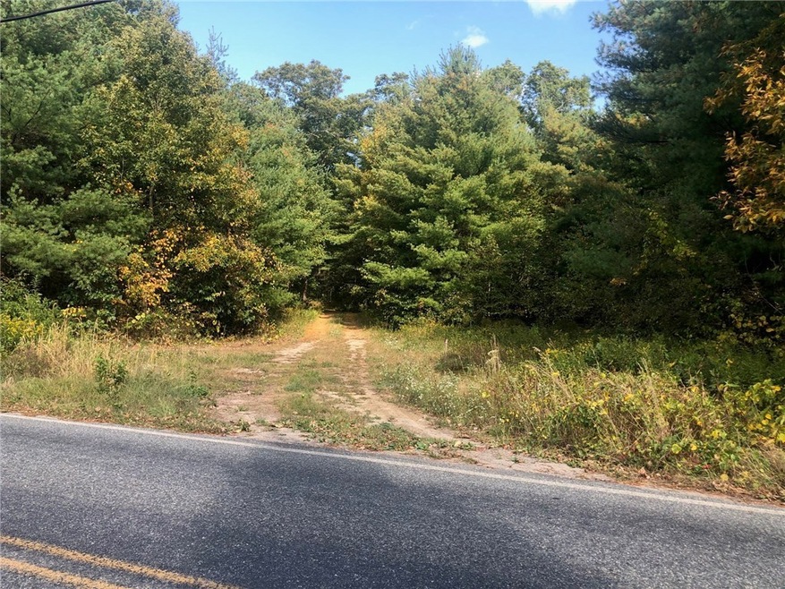 Beautiful wooded house lot