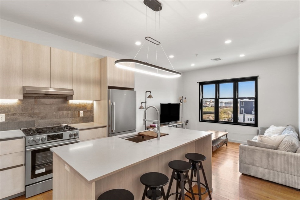 211 Condor St unit 10, Boston, MA 02128 - photo 1