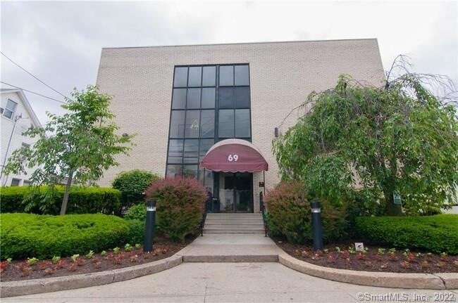 69 Cove Rd unit C12, Stamford, CT 06902 - photo 1