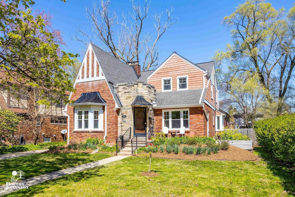 970 Lakepointe St, Grosse Pointe Park, MI 48230 - photo 1