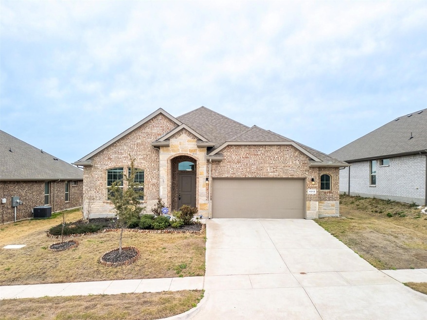1512 Seabiscuit Dr, Granbury, TX 76049 - photo 1