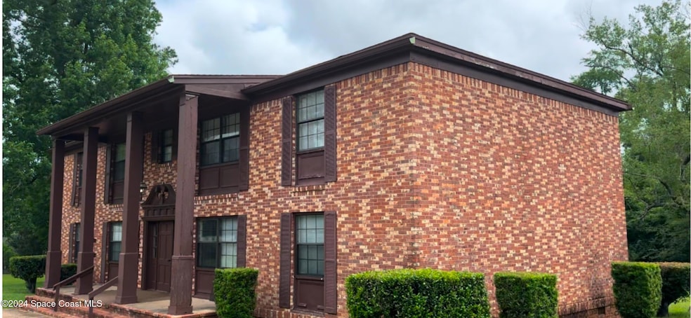 3034 Jefferson exterior