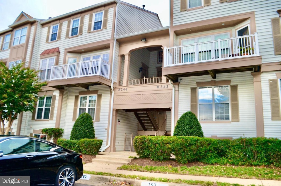 8242 Catbird Cir unit 8242A-101, Lorton, VA 22079 - photo 1
