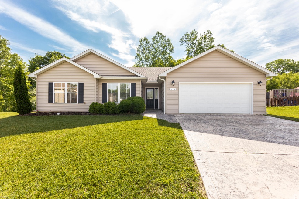 490 E Cedar Ct-1
