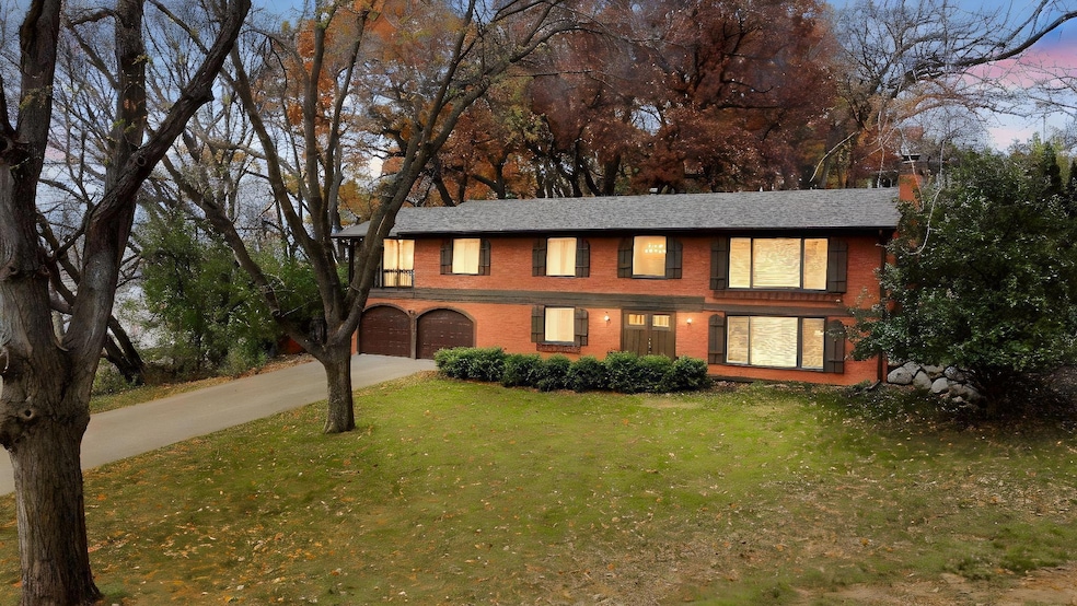 Welcome Home to 1533 Clare Lane