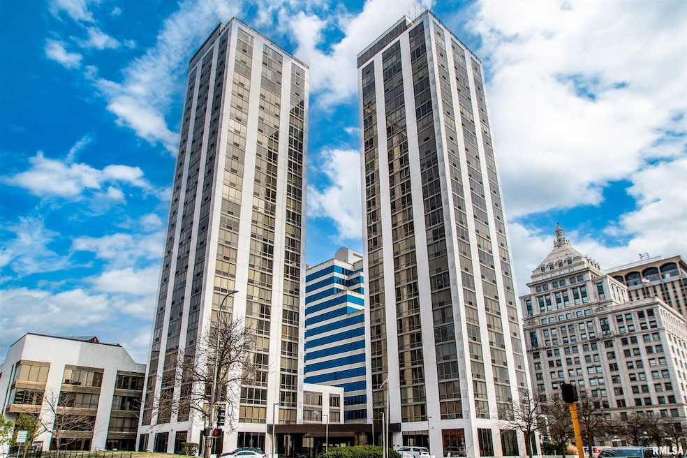 125 SW Jefferson Ave unit W4W, Peoria, IL 61602 - photo 1