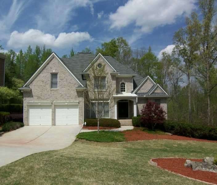 Exterior Front. Traditional styling with true cont