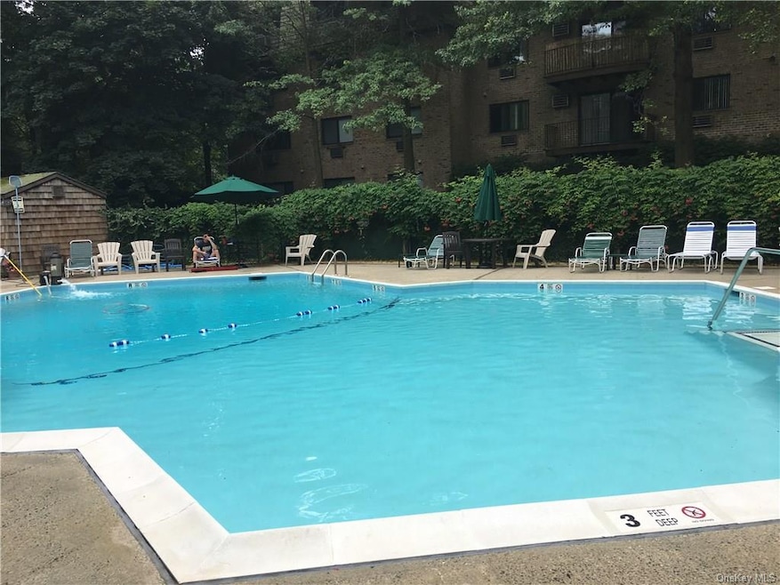 Scarsdale Woods unit 112, Scarsdale, NY 10583 - photo 1