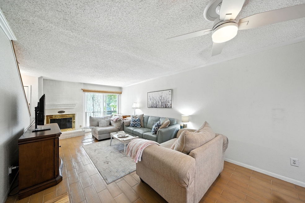 3919 Fairmont Pkwy unit 115, Pasadena, TX 77504 - photo 1