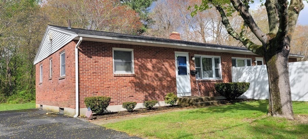 215 Manzella Ct, Rockland, MA 02370 - photo 1