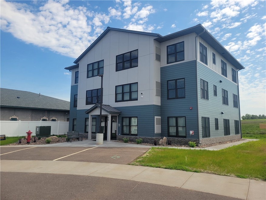 199 Hope Village Way unit 201, Chippewa Falls, WI 54729 - photo 1