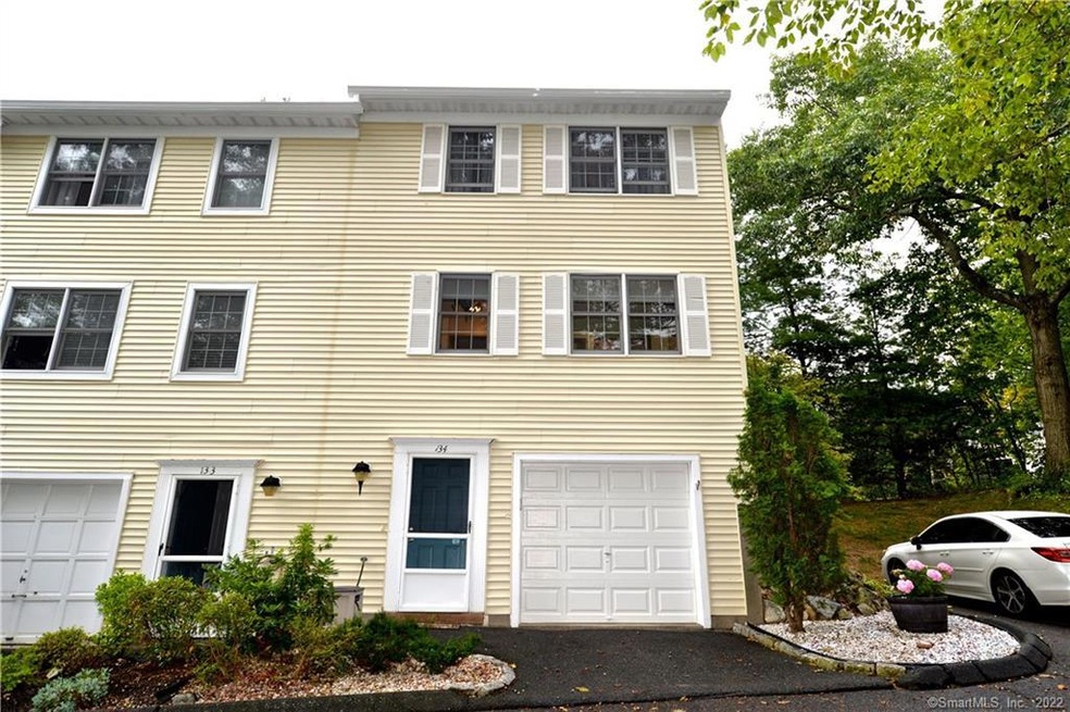 End unit with 1 car garage