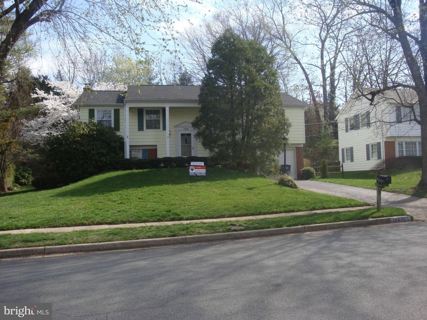 12809 Point Pleasant Dr, Fairfax, VA 22033 - photo 1