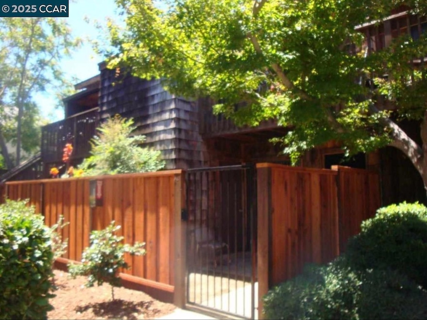 2450 Walters Way unit 27, Concord, CA 94520 - photo 1