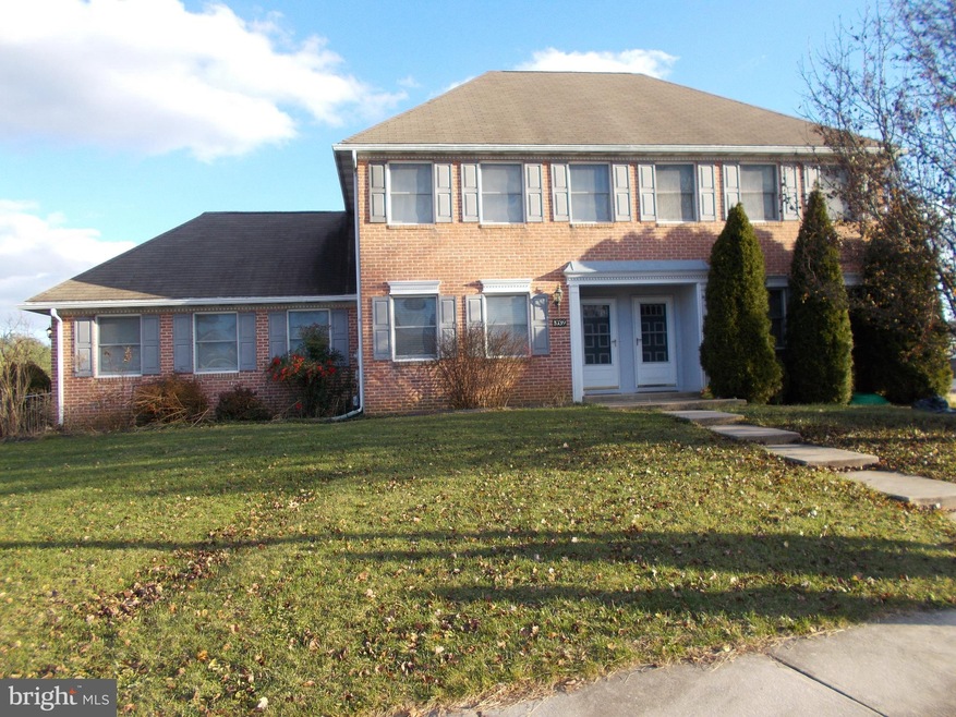 1041 Hampton Cir, Hagerstown, MD 21742 - photo 1