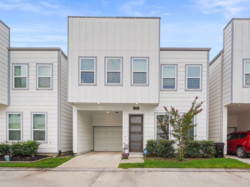 9019 Lonestar Creekbend Ln, Houston, TX 77080 - photo 1