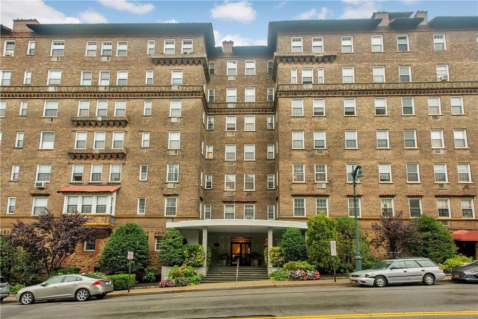 Chatsworth Gardens unit 305, Larchmont, NY 10538 - photo 1