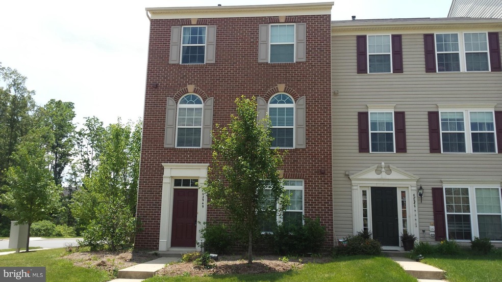 42949 Edgewater St, Chantilly, VA 20152 - photo 1