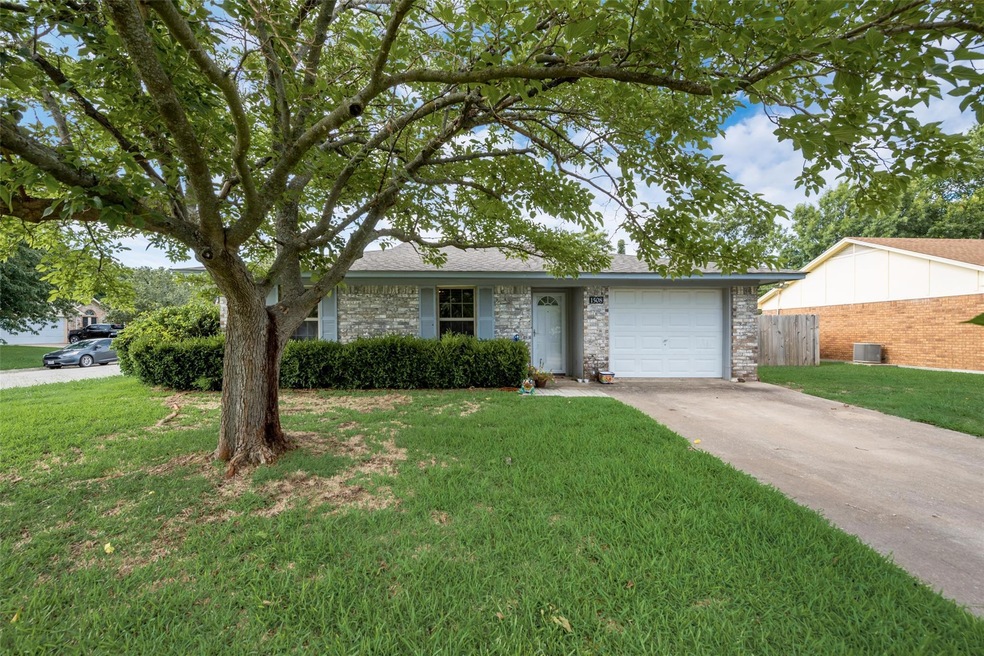 1508 Natalie Dr, Gainesville, TX 76240 - photo 1