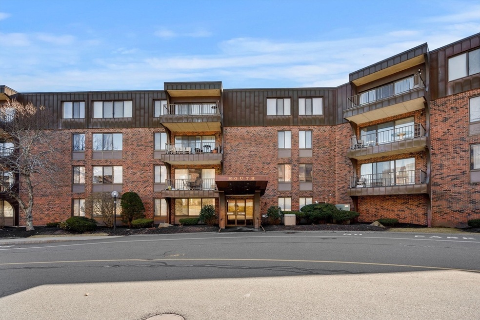 1002 Paradise Rd unit 1O, Swampscott, MA 01907 - photo 1