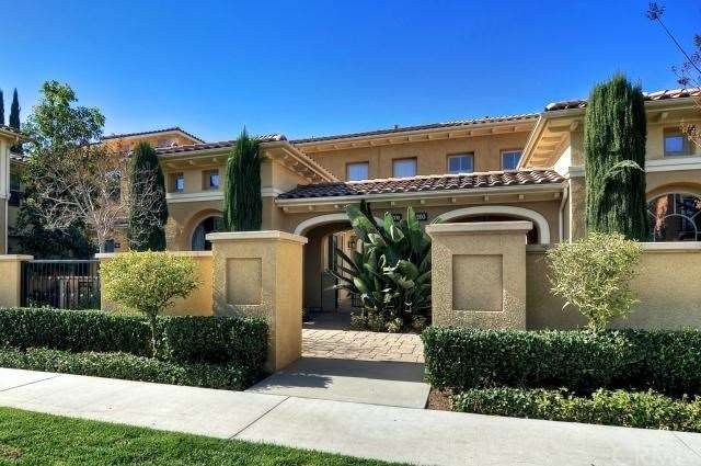 Welcome home to 201 Wild Lilac, Irvine, CA.  Villa