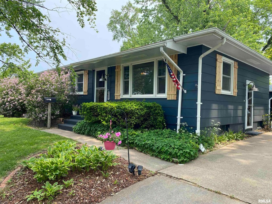 3627 N Pine St, Davenport, IA 52806 - photo 1