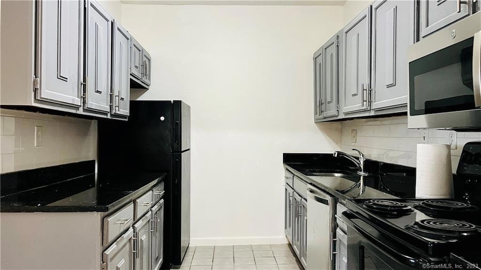 90 Kane St unit A2, West Hartford, CT 06119 - photo 1