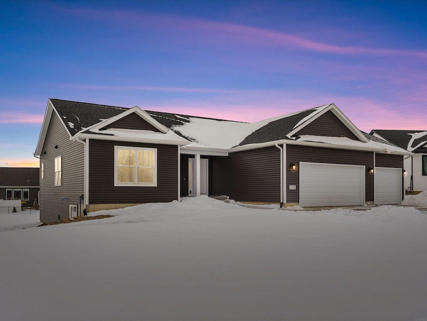 125 Sunbird Ct, Waterloo, IA 50701 - photo 1