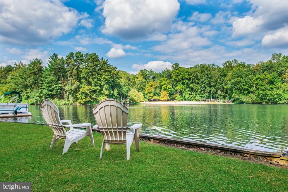 6434 Lakeview Dr, Falls Church, VA 22041 - photo 1