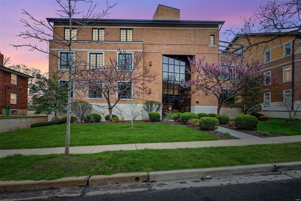 31 Brighton Way unit 2B, Saint Louis, MO 63105 - photo 1